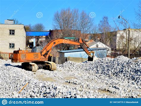 Gypse dans la Construction: Comment ce Minéral Miracle Transforme Nos Bâtiments !