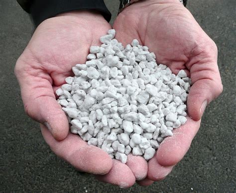  Perlite Nanoparticules:  Revolutionnant l'Isolation Thermique et les Applications Biomédicales !